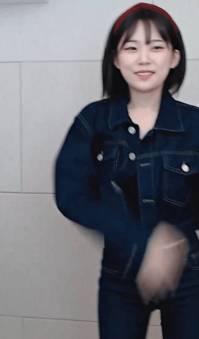 청바지 입으니 섹시한 우정잉 | 인스티즈