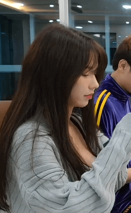 호불호 갈리는 머리묶는 짤.gif | 인스티즈