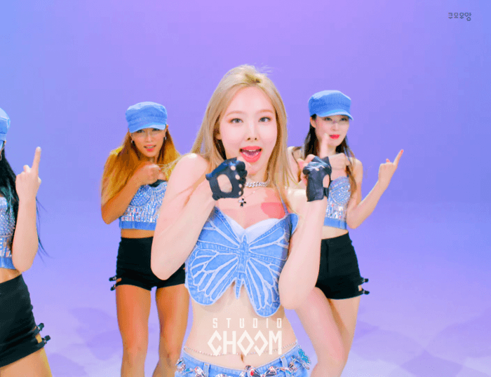 시원해 보이는 파랑옷 입은 스튜디오춤 나연+비하인드.gif | 인스티즈