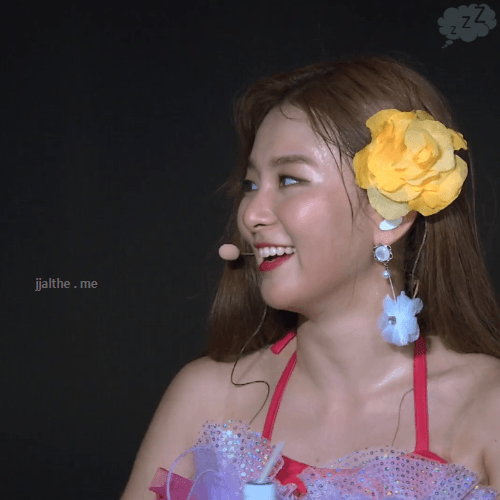 땀이 많은 여자 .gif | 인스티즈