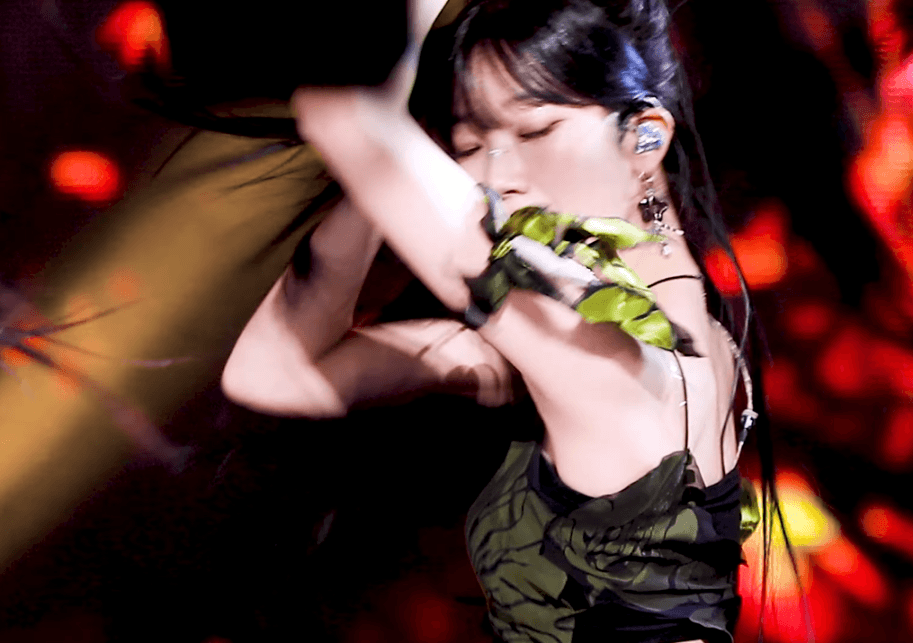 앞머리 내린 카즈하 폼 .gif | 인스티즈