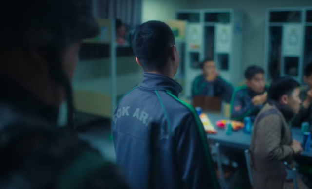 스포) D.P 모두가 충격받은 마지막 장면ㄷㄷㄷㄷ.jpg | 인스티즈