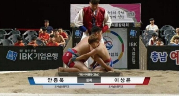 기술로 체급차를 극복한 씨름 선수 ㄷㄷㄷ.jpgif | 인스티즈
