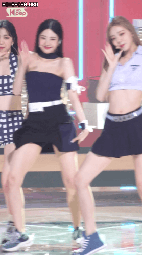 류진의 러너 스니커즈에는 감동이 있다.gif | 인스티즈