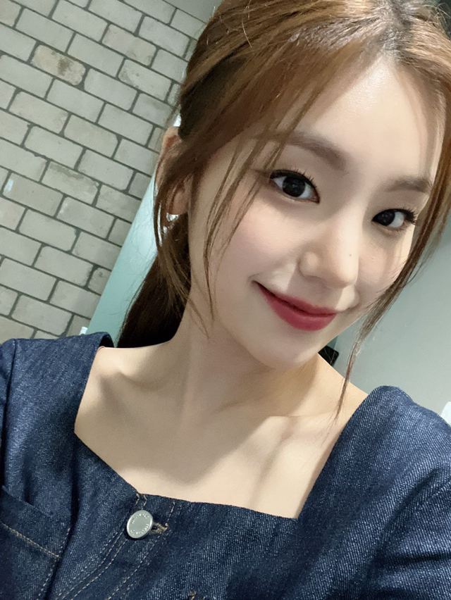 자고 일어났더니 한쪽 쌍커풀이 커졌다는 ITZY예지 | 인스티즈