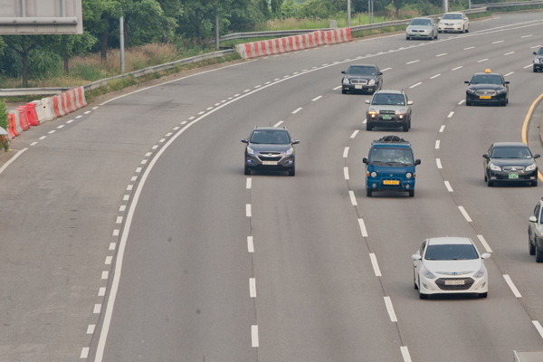 비행기 바로위 지나가는 집 살기 vs 자동차 많이지나가는 도로앞 집 살기 | 인스티즈