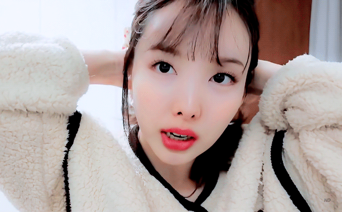 트와이스 나연의 마니또 브이로그(feat. 쿠크+방에 있는 물건 소개) | 인스티즈