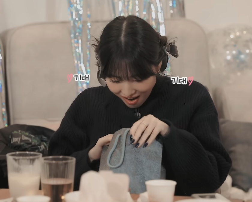 애매하게 쓸데없는 선물 주고받는 트와이스.jpgif | 인스티즈