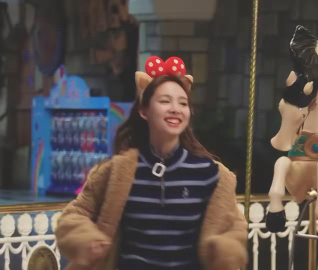 은근히 신난 나연이 | 인스티즈