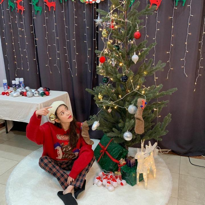 아이유가 아끼는 양말.gif | 인스티즈