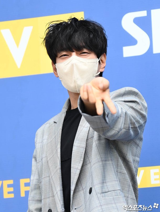 국내 여자아이돌이 유행시킨 포즈...jpg | 인스티즈