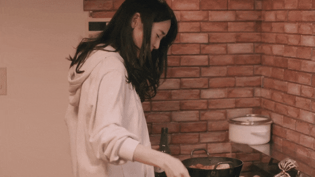 일드에 나온 부대찌개 만들기.gif | 인스티즈