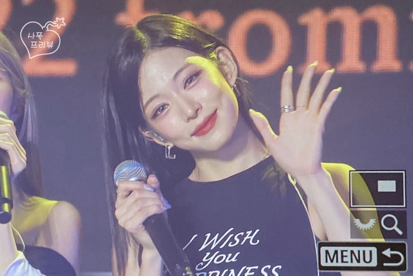 첫 단독콘서트에서 관객석으로 마이크 던진 아이돌 (feat 프로미스나인 이채영 | 인스티즈