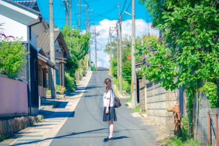 애니메이션 배경풍 사진 찍는 일본 여고생들 | 인스티즈