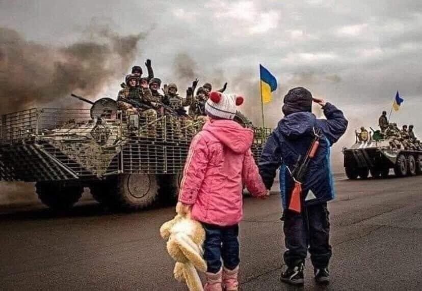 군인에게 경례하는 우크라 애기들 | 인스티즈