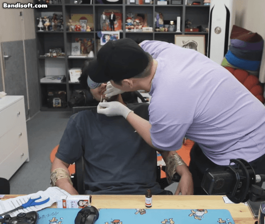 침착맨 입 안에 알보칠 바르는 김풍.gif | 인스티즈