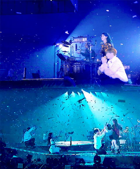 한번쯤 가볼만한 아이유 콘서트.gif | 인스티즈