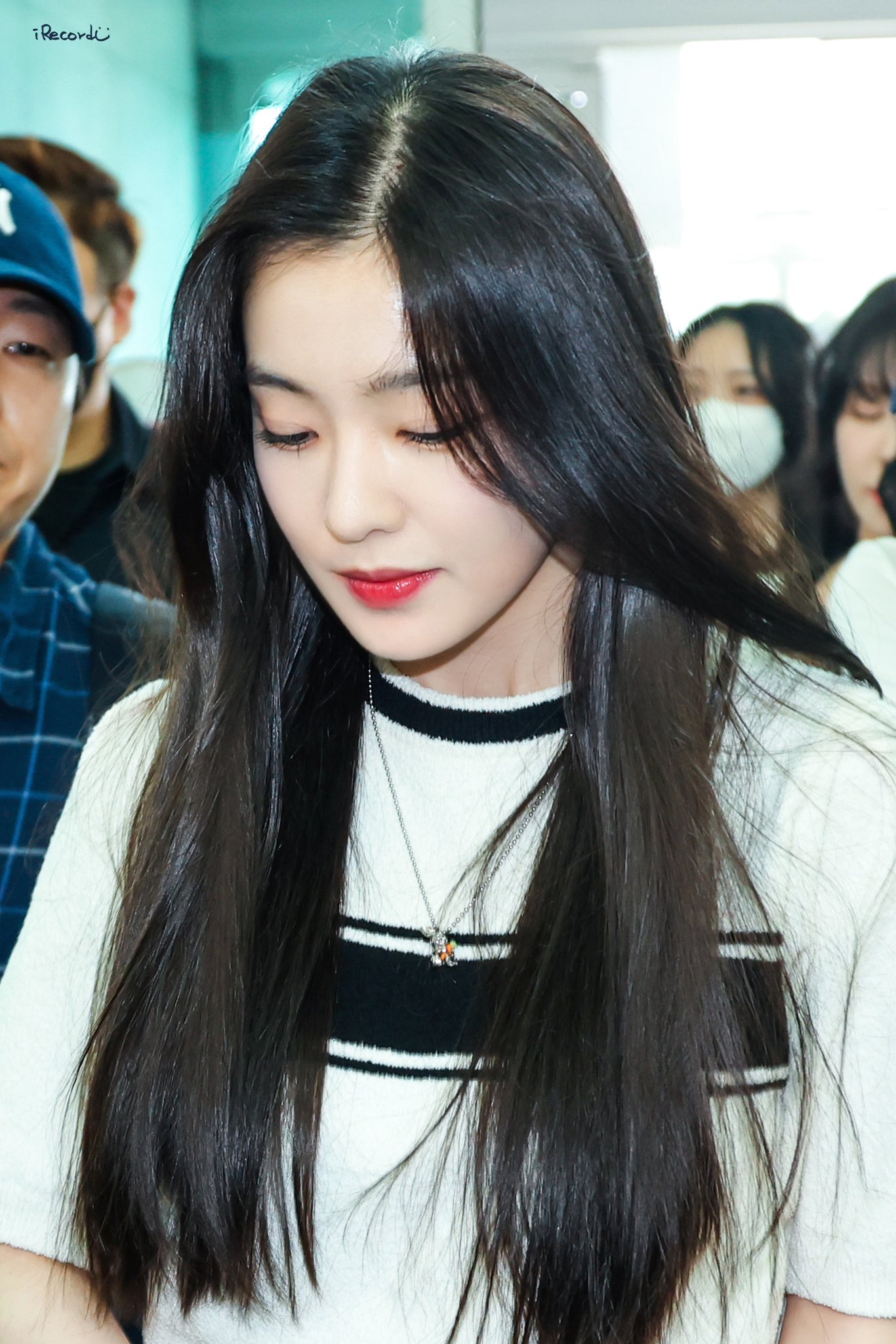 최근 공항 출국하는 아이린.jpgif | 인스티즈
