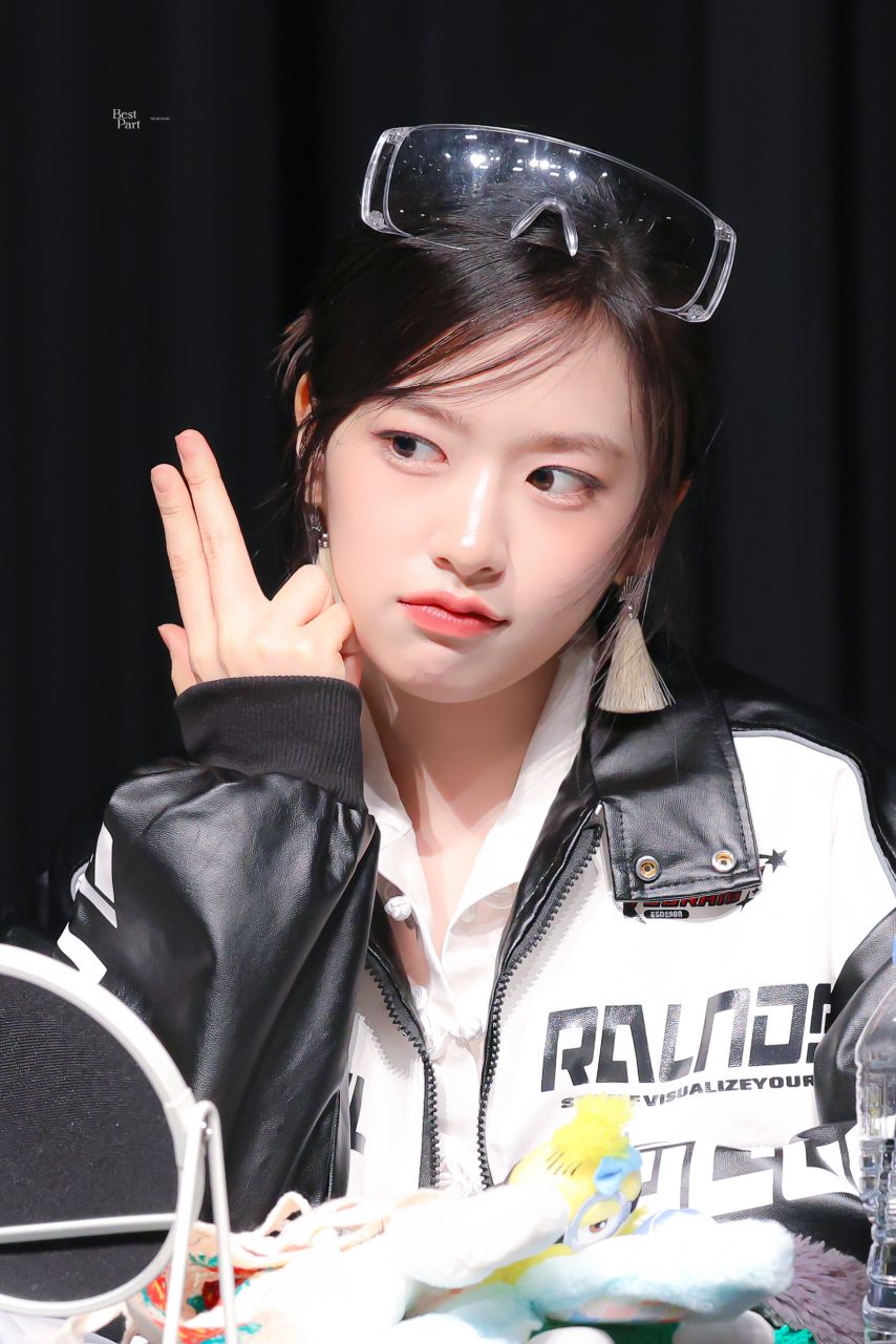 은근 이쁜데 설명할 방법이 없는 안유진 근황.jpg | 인스티즈