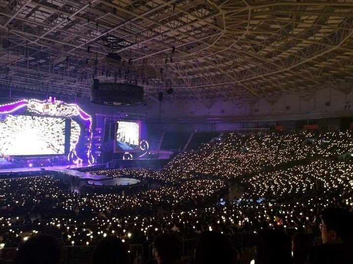스태프가 너무 힘들어해서 멈췄던 아이유 콘서트 | 인스티즈