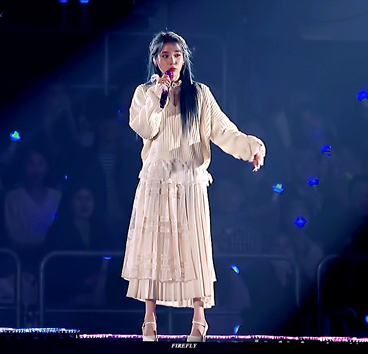 파랑머리 아이유.gif | 인스티즈