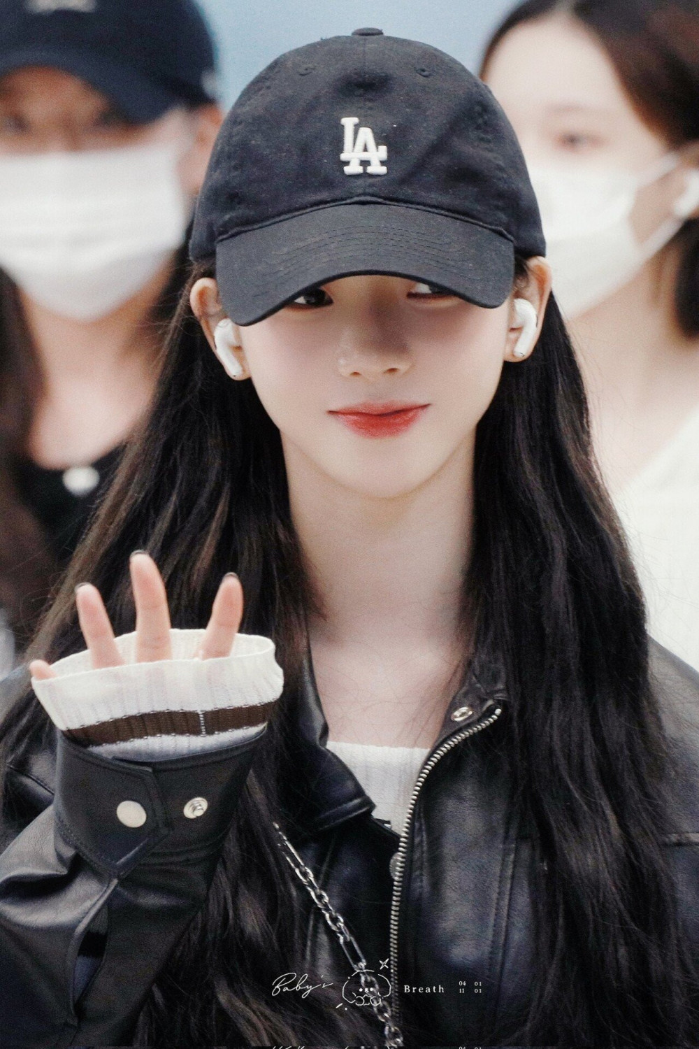 에어팟으로 보는 카리나 얼굴크기 | 인스티즈