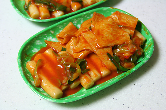 왠지 떡볶이가 맛있어보이는 그릇 | 인스티즈