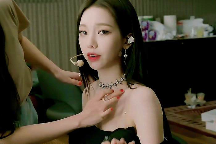 쇄골도 화장하는 에스파 카리나 .gif | 인스티즈