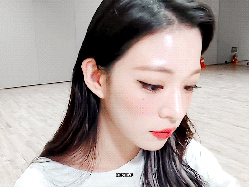 (스압)얼굴도 몸매도 이쁜 프로미스나인 이채영.jpgif | 인스티즈