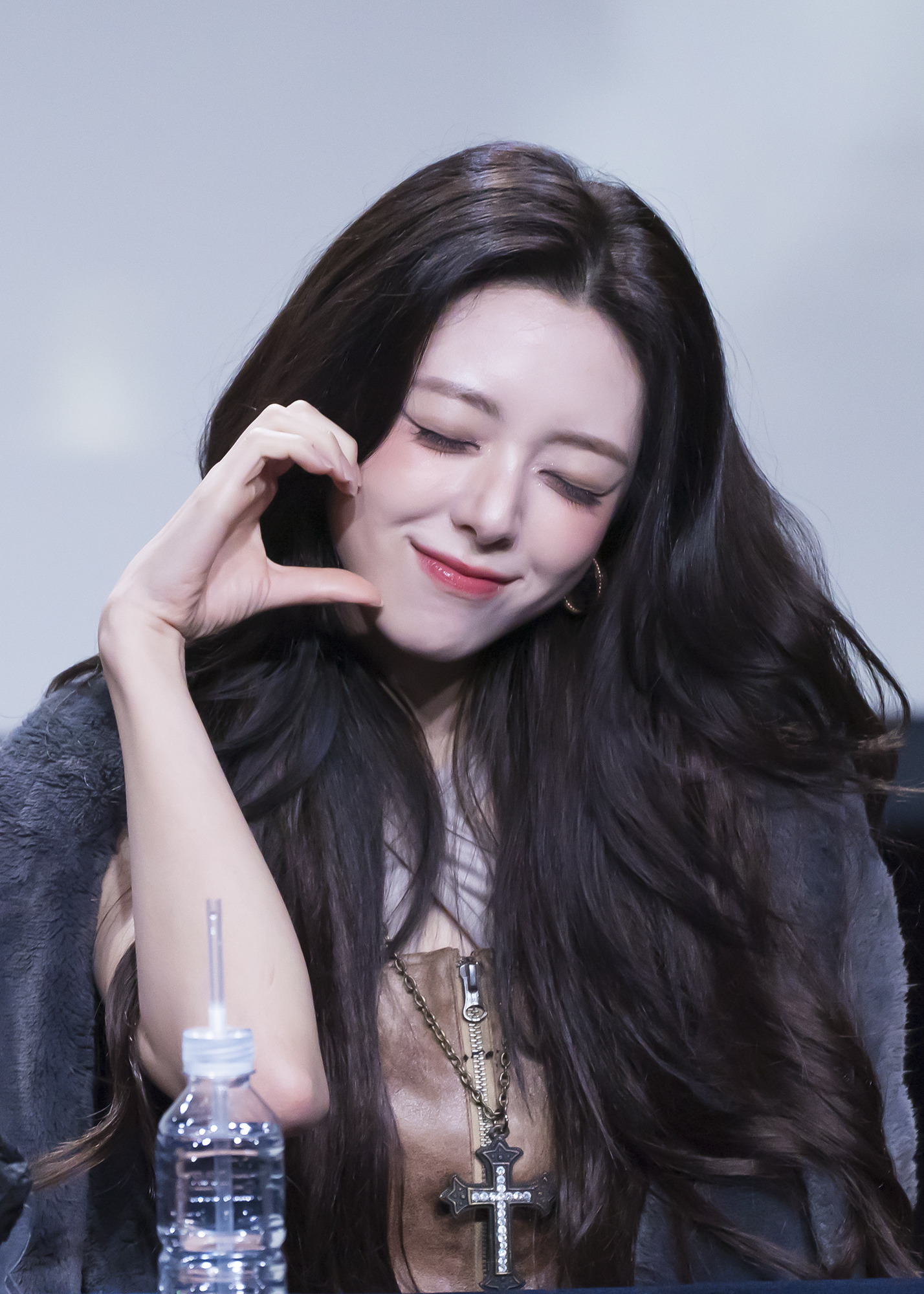 (스압)여자여자한 ITZY 유나.jpgif | 인스티즈