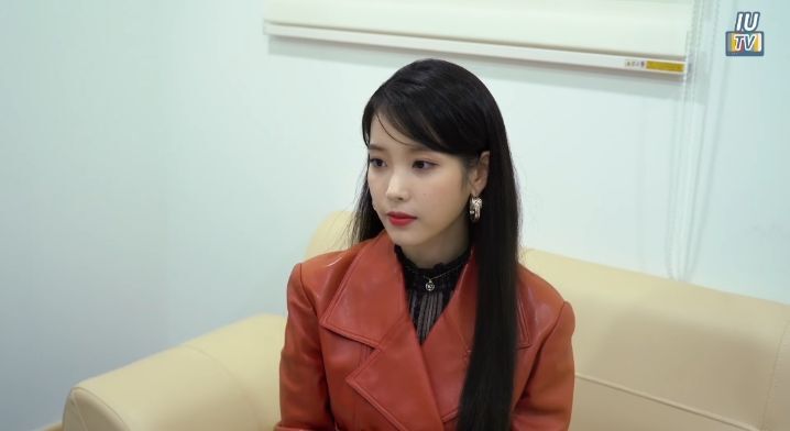 아이유가 ㄹㅇ 화났을때 짓는 표정 | 인스티즈