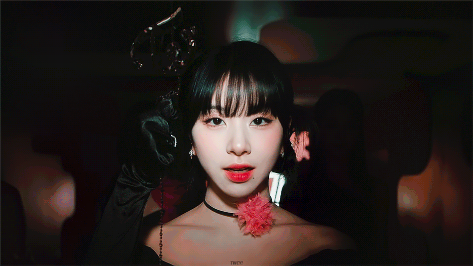 시작하자마자 채영이 캐리하는 트와이스 신곡뮤비.gif | 인스티즈