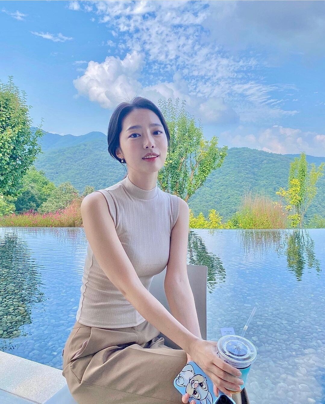 아나운서랑 사진찍는 조규성 | 인스티즈