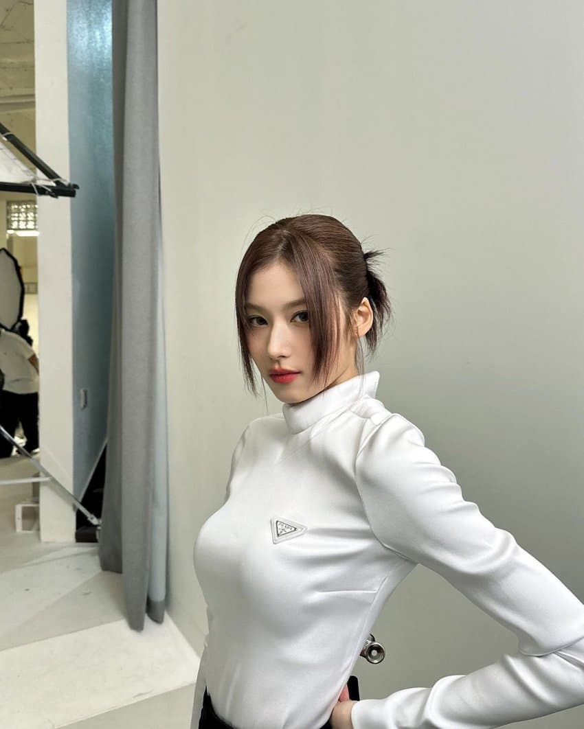 얼굴에 선이 살아있는 사나 인스타.jpg | 인스티즈