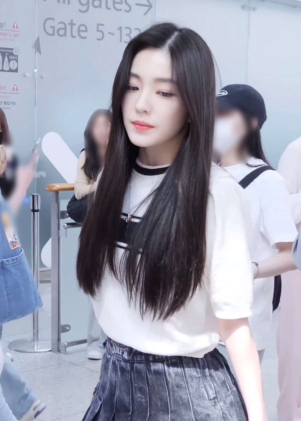 최근 공항 출국하는 아이린.jpgif | 인스티즈