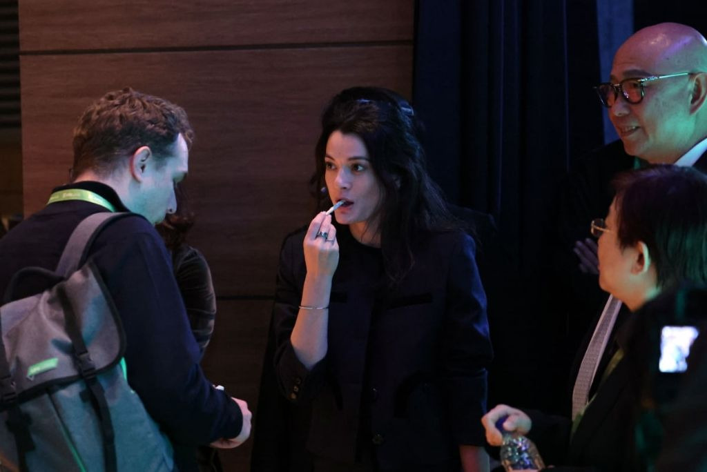 빼빼로 먹는 젠슨황 부녀 | 인스티즈