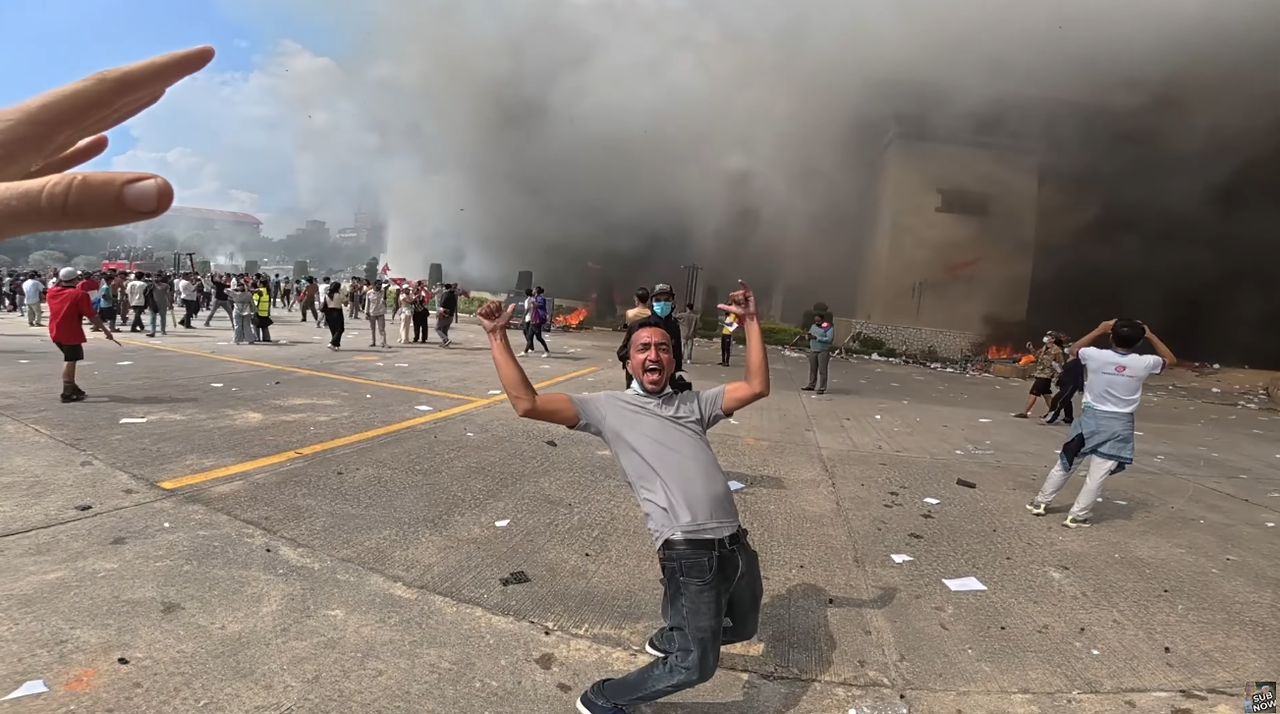 네팔에 놀러갔다가 큰 사건을 목격한 유튜버 근황 | 인스티즈