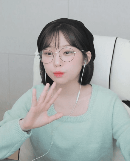 안경만 쓰면 비주얼 폭발하는 우정잉 | 인스티즈