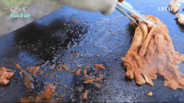 삼겹살 먹방 레전드(한국기행 - 살면서 한 번은 마음 가는대로).gif | 인스티즈