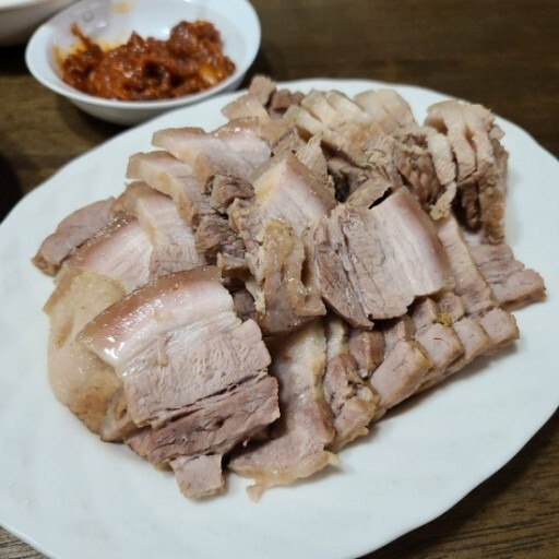 의외로 1인분에 1000칼로리 넘는다는 수육 | 인스티즈
