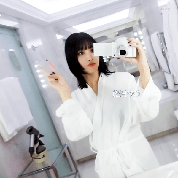 블랙스모키 화장하고 유럽 패션위크 갔다온 모모 브이로그.gif | 인스티즈