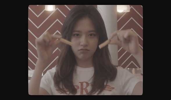 본인 생일날 역선물 해주는 만능 아이즈원 안유진 | 인스티즈