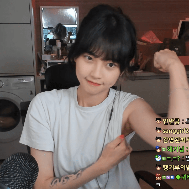 겨드랑이 자랑하는 고말숙.gif | 인스티즈