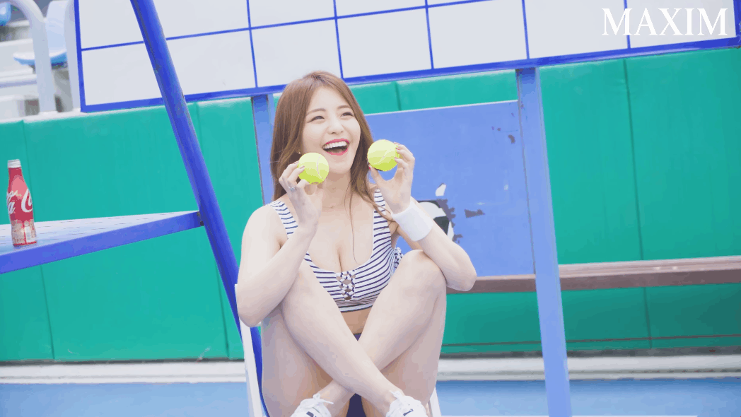 브레이브걸스 유정 맥심화보.gif 