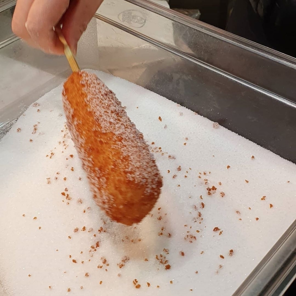 핫도그 먹을 때 필수다 vs 그 정도는 아니다 | 인스티즈