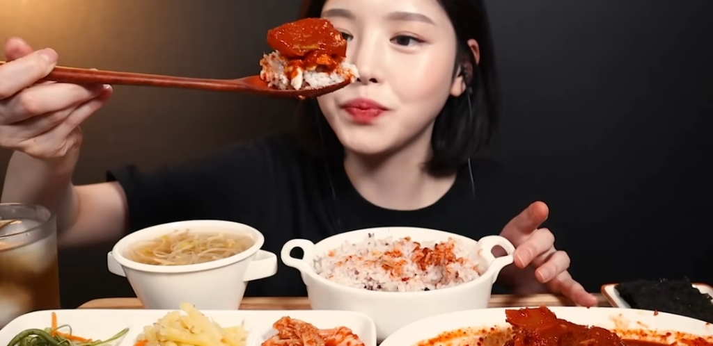 문복희가 밥먹을때 쓰는 숟가락........jpg | 인스티즈
