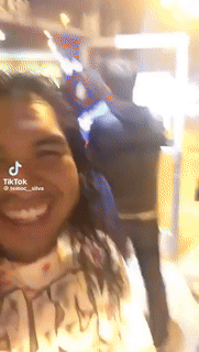 아메리카 원주민 옆에서 실시간으로 ICE(미국 이민세관단속국)에 신고하는 백인 여성 | 인스티즈