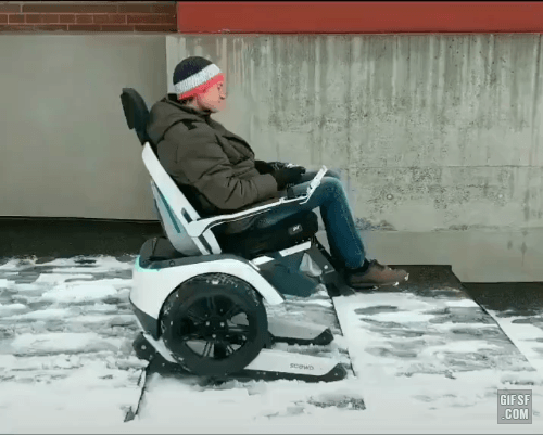 계단 내려가는 휠체어 | 인스티즈