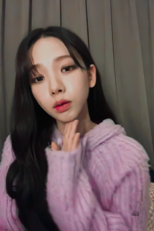인스타 라이브하는 카리나.gif | 인스티즈