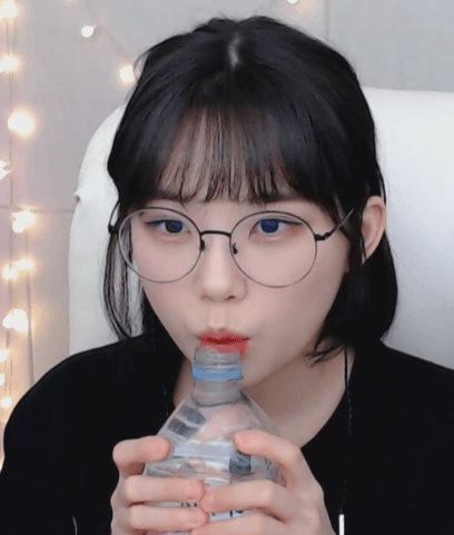 안경만 쓰면 비주얼 폭발하는 우정잉 | 인스티즈